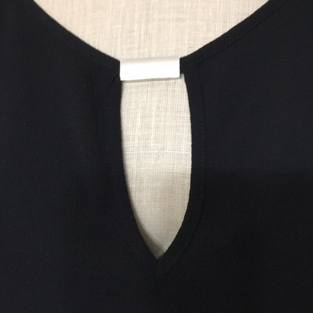 SOHO Apparel Top - Picture 2 of 4